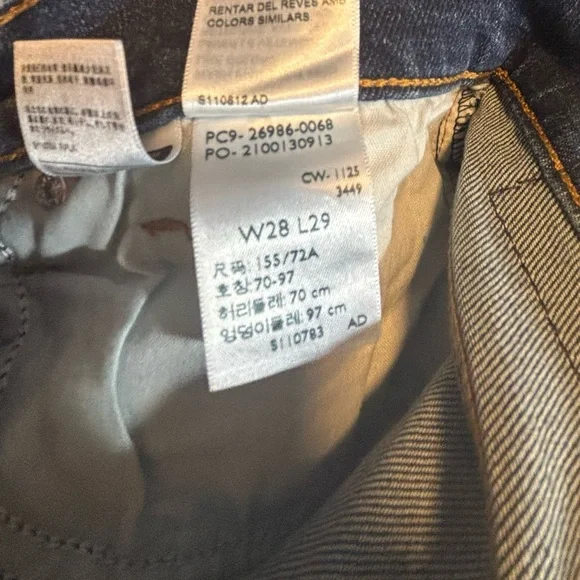 NWT Levi's High Waisted Mom Jeans  Mid Wash Blue 28x29 - Picture 7 of 14